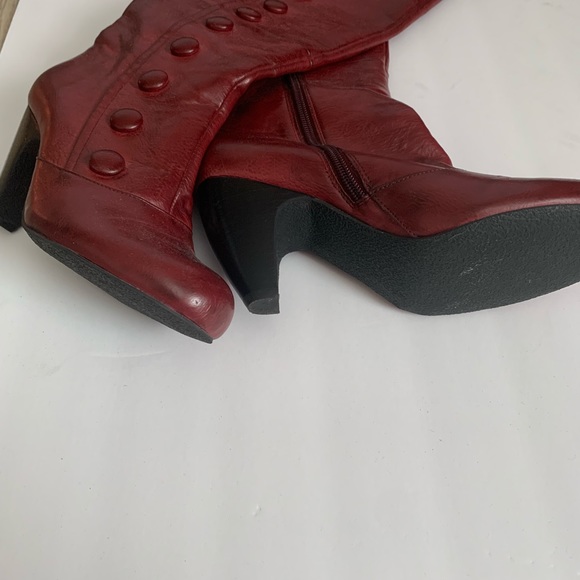 Beautiful dare to be different boots. - Picture 2 of 4